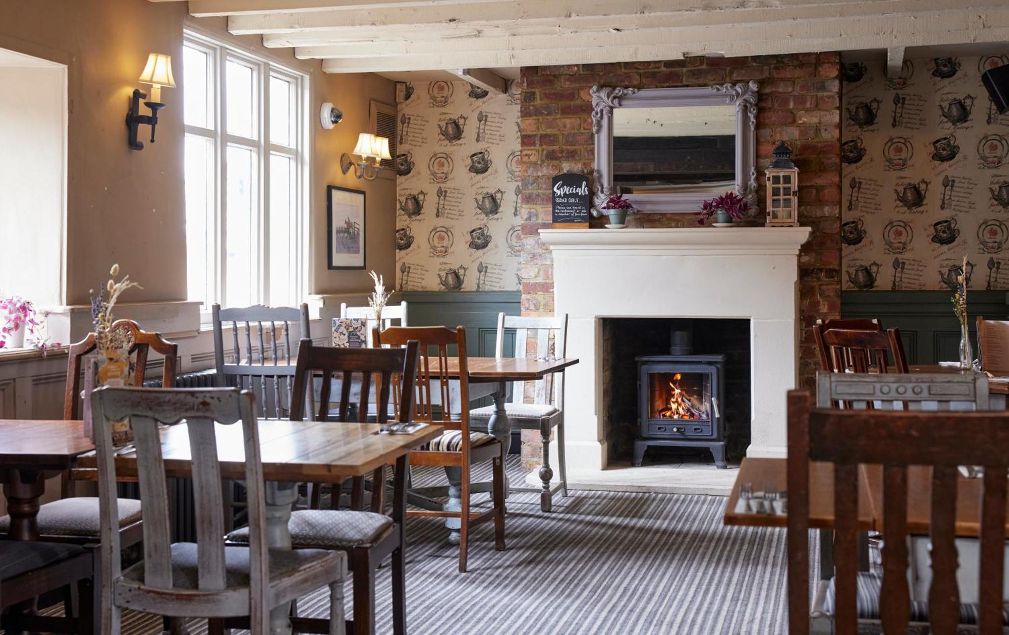Crossroads By Chef & Brewer Collection Hotel Weedon Bec Eksteriør billede