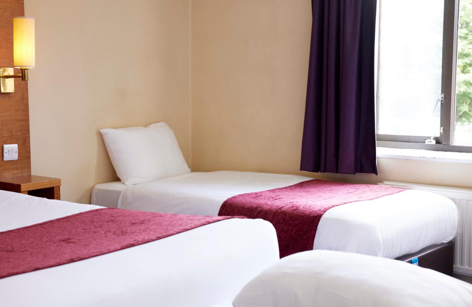 Crossroads By Chef & Brewer Collection Hotel Weedon Bec Eksteriør billede