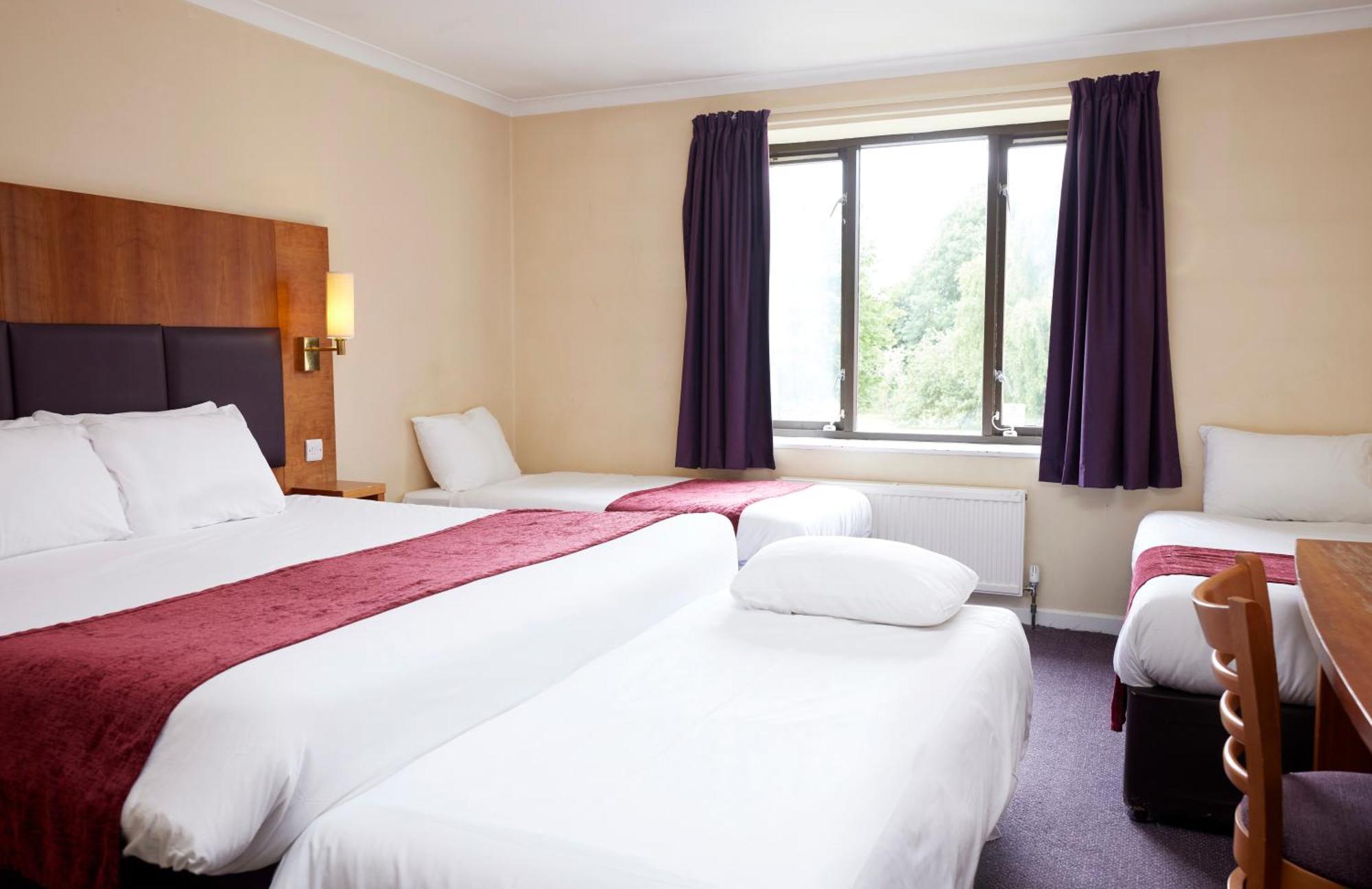 Crossroads By Chef & Brewer Collection Hotel Weedon Bec Eksteriør billede