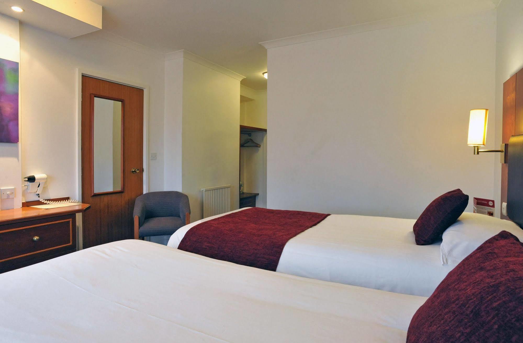 Crossroads By Chef & Brewer Collection Hotel Weedon Bec Eksteriør billede