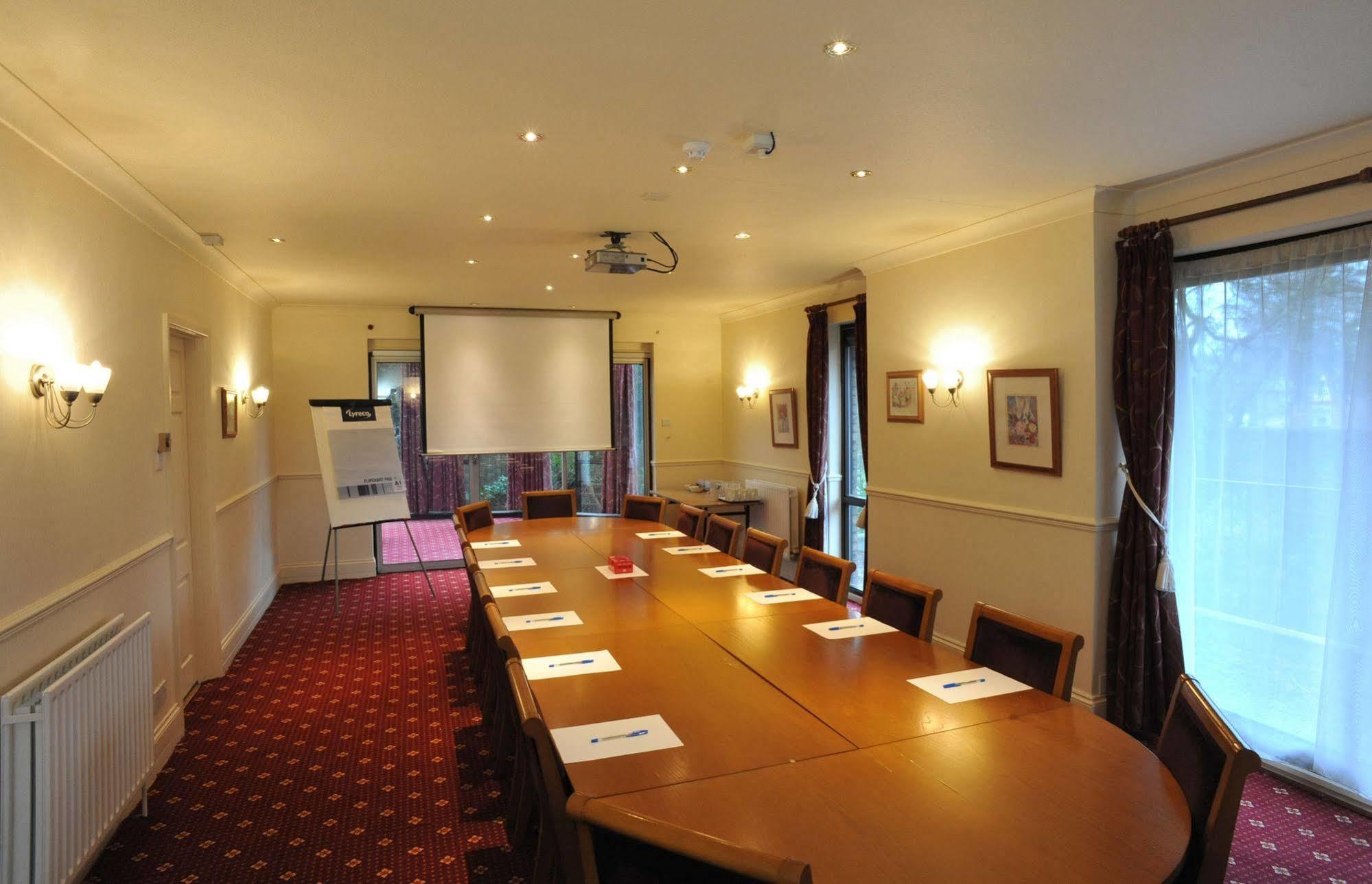 Crossroads By Chef & Brewer Collection Hotel Weedon Bec Eksteriør billede